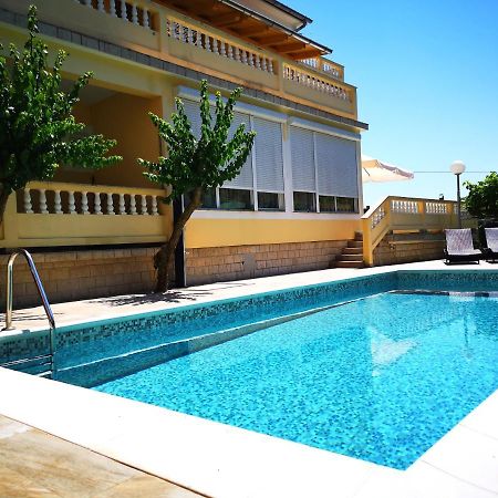 Apartments With A Swimming Pool Banjol, Rab - 11382 Buitenkant foto